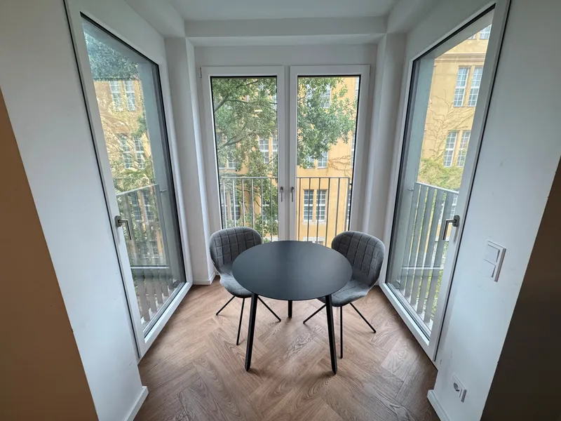 Ready to move in! – Dein modernes möbliertes Zuhause in Lichtenberg! — photo 1